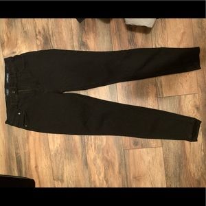 Curve appeal black jeans. High rise. Skinny